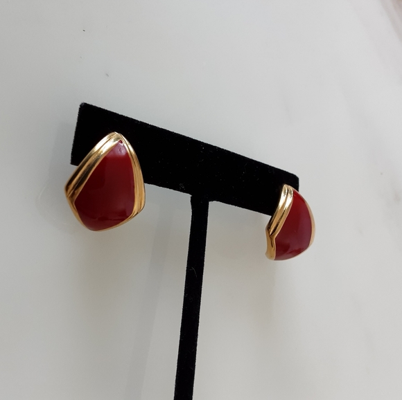 VTG MONET RED ENAMEL GOLD TONE PIERCED EARRINGS - Picture 3 of 4